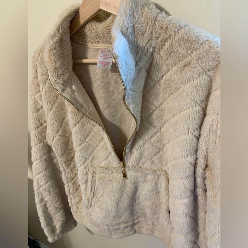 super soft, slight crop top, long sleeved hoodie, gold zipper